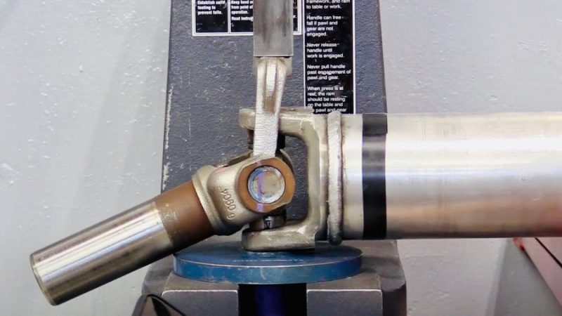 Professional U-Joint Replacement Procedures: Precision and Tools